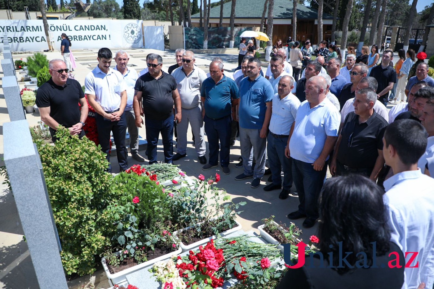 Ailəsi Polad Həşimovun məzarı başında - FOTOLAR